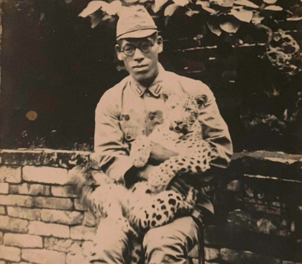 ハチと成岡正久さん