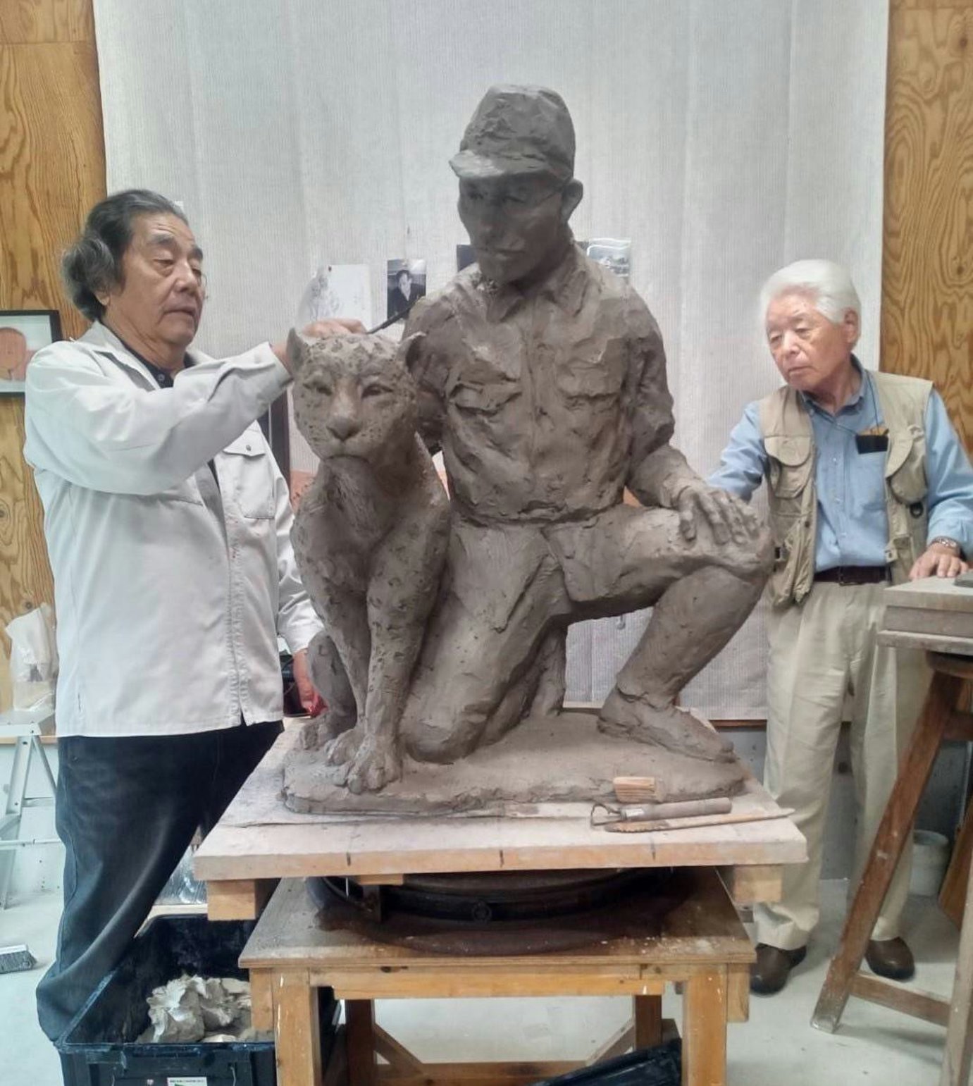 彫像の制作風景